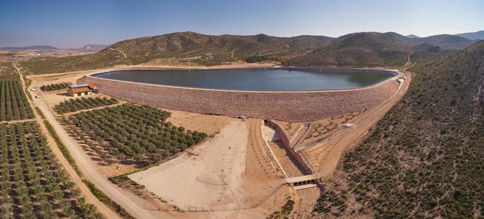 Agricultura inicia la modificación de la norma para dar mayor seguridad a las balsas de riego