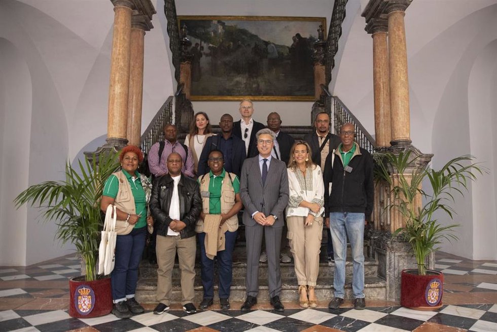 Lorite y Moreno (centro) en la recepción a la delegación de Mozambique de las provincias de Maputo y Cabo Delgado.