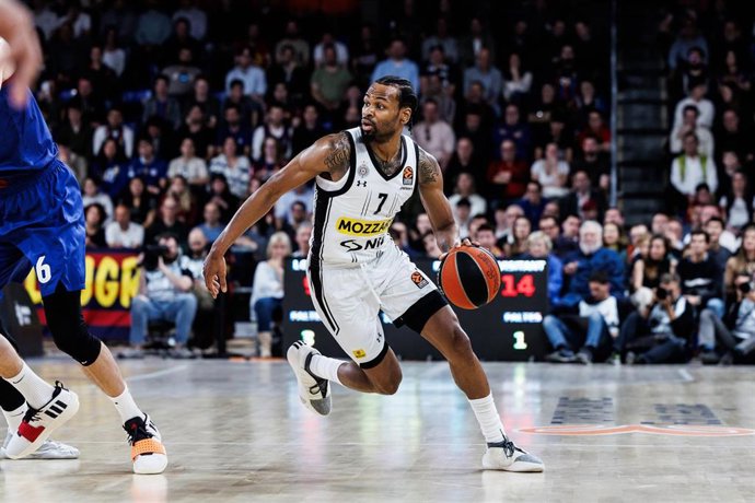 Archivo - El escolta estadounidense Kevin Punter en un partido con el Partizán en el Palau Blaugrana.