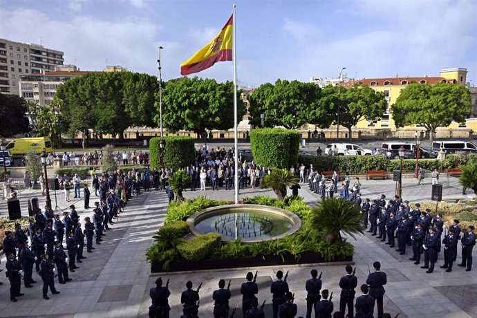 Solemne acto de izado de la bandera española con motivo del décimo aniversario de la proclamación de Felipe VI como Rey de España