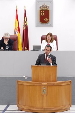 El portavoz de VOX en la Asamblea Regional de Cartagena, Rubén Martínez, interviene durante la segunda jornada del debate sobre la actuación política del Consejo de Gobierno, en la Asamblea Regional de Cartagena, a 19 de junio de 2024, en Cartagena, Regió