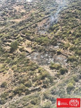 El conato de incendio declarado en la tarde de ayer martes en una zona de difícil acceso en Las Barranqueras, dentro del municipio de Valverde, ya ha sido dado por extinguido