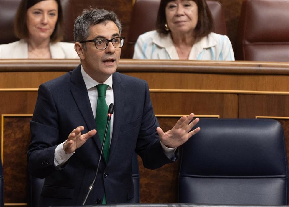 El ministro de la Presidencia, Relaciones con las Cortes y Justicia, Félix Bolaños, interviene durante una sesión de control al Gobierno, en el Congreso de los Diputados, a 19 de junio de 2024, en Madrid (España).