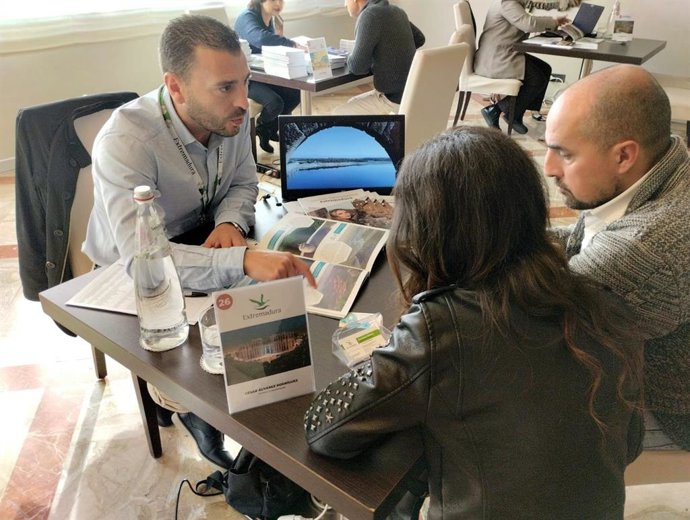 Archivo - Reunión de la Junta de Extremadura con la Asociación Portuguesa de Agencias de Viajes y Turismo.