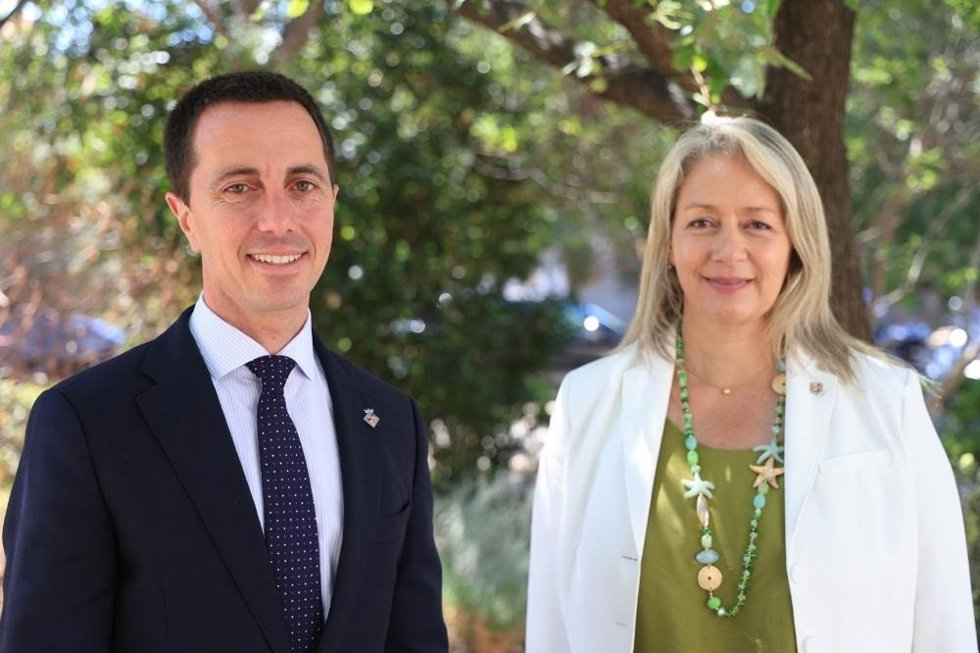 El presidente del Consell de Mallorca, Lloren Galmés, y la consellera insular de Promoción Económica y Desarrollo Local, Pilar Amate.