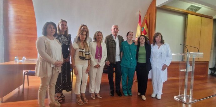 Equipo directivo del Salud y del sector sanitario de Calatayud con una de las MIR fidelizadas