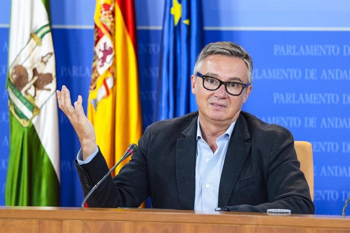 El portavoz del Grupo Parlamentario Vox, Manuel Gavira, durante la ronda de ruedas de prensa de portavoces de los grupos parlamentarios en el Parlamento de Andalucía, a 19 de junio de 2024 en Sevilla (Andalucía, España). Los portavoces de los grupos parla