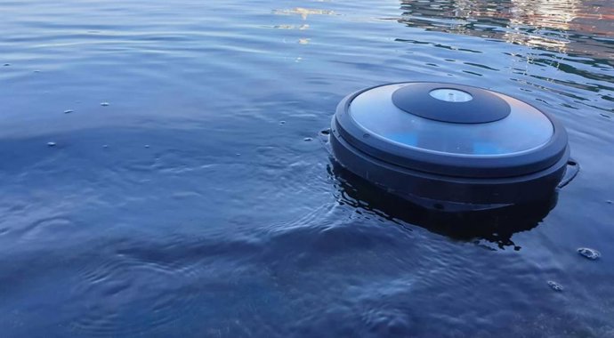 Archivo - Una de las 1.500 boyas inteligentes que Satlink desplegará en los océanos Atlántico, Pacífico e Índico para ayudar a la flota atunera española a mejorar la selectividad de sus capturas de atún tropical.