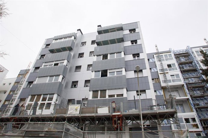 Archivo - Rehabilitación de un edificio de Pamplona.