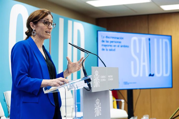 La ministra de Sanidad, Mónica García, abre el acto de inauguración ‘La discriminación de las personas mayores en el ámbito de la salud’, en la sede del Ministerio, a 19 de junio de 2024, en Madrid (España). El encuentro cuenta con dos mesas de debate, un