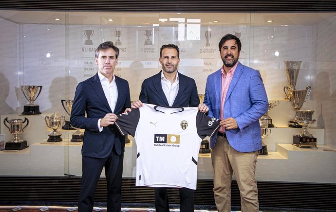 El entrenador del Valencia CF, Rubén Baraja, expresó su satisfacción tras renovar con el club che hasta 2026.