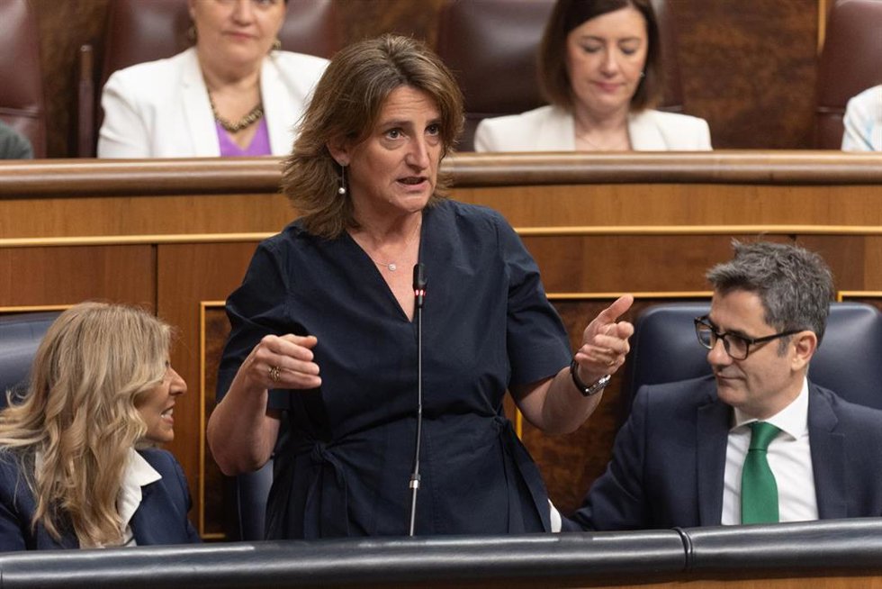 La vicepresidenta tercera y ministra para la Transición Ecológica y el Reto Demográfico, Teresa Ribera, en la sesión de control en el Congreso