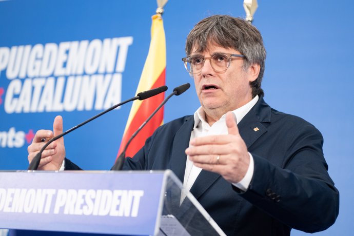 El candidato de Junts a la Generalitat de Catalunya, Carles Puigdemont, durante una rueda de prensa para valorar los resultados de las elecciones catalanas, a 13 de mayo de 2024, en Argelès (Francia).