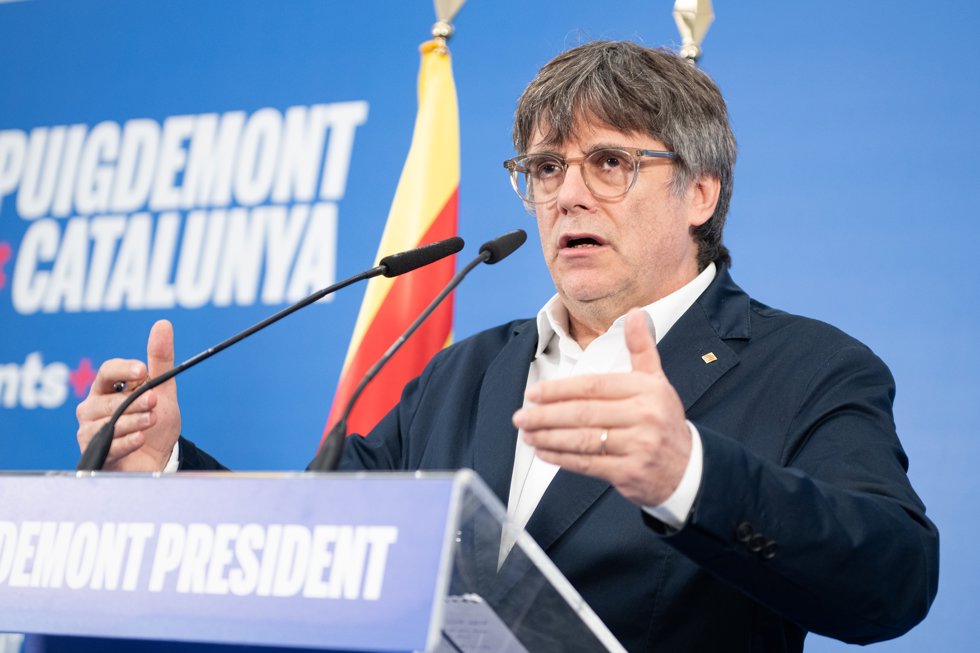El candidato de Junts a la Generalitat de Catalunya, Carles Puigdemont, durante una rueda de prensa para valorar los resultados de las elecciones catalanas, a 13 de mayo de 2024, en Argels (Francia).