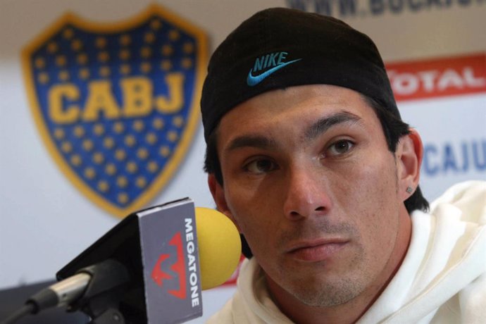 Chile.- "Medel es un jugador que Boca no necesitaba, llega porque es amigo de Riquelme 