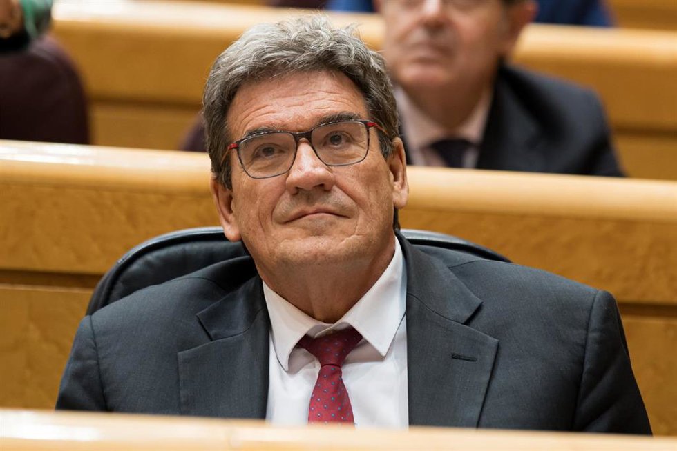 Archivo - El ministro para la Transformación Digital y de la Función Pública, José Luis Escrivá, durante una sesión plenaria, en el Senado, a 14 de mayo de 2024, en Madrid (España).  La Ley de Amnistía da hoy su último paso en el Senado, cuando el PP ha