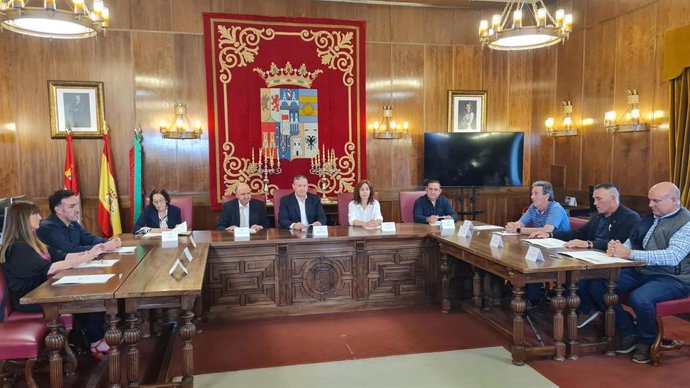 Firma del acuerdo entre la Diputación de Zamora y 11 municipios.