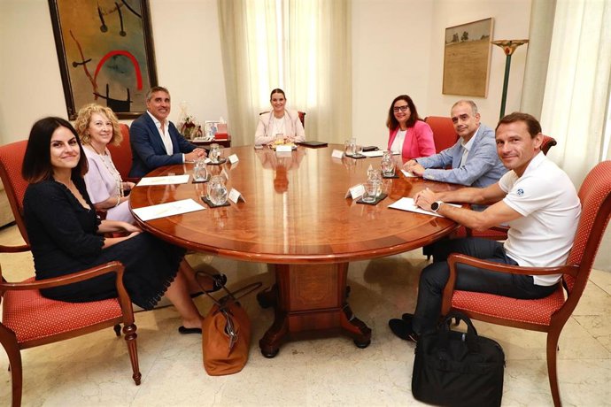 Audiencia de la presidenta del Govern, Marga Prohens, con representantes del Colegio de Médicos.