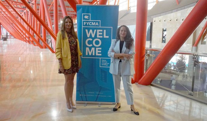 La concejala delegada de Innovación, Digitalización y Captación de Inversiones del Ayuntamiento de Málaga, Alicia Izquierdo, y la decana del Colegio de Ingenieros de Telecomunicaciones de Andalucía Oriental y Melilla, Ainoa Celaya.