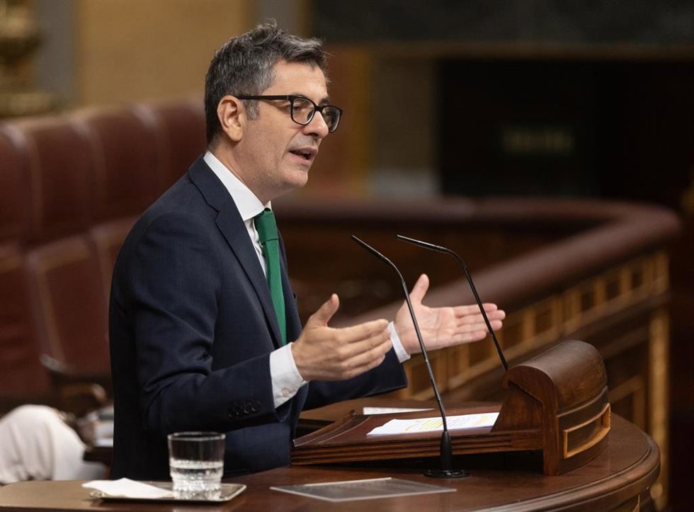 El ministro para la Presidencia, Relaciones con las Cortes y Justicia, Félix Bolaños, interviene durante una interpelación en una sesión plenaria del Congreso de los Diputados, a 19 de junio de 2024, en Madrid (España). 