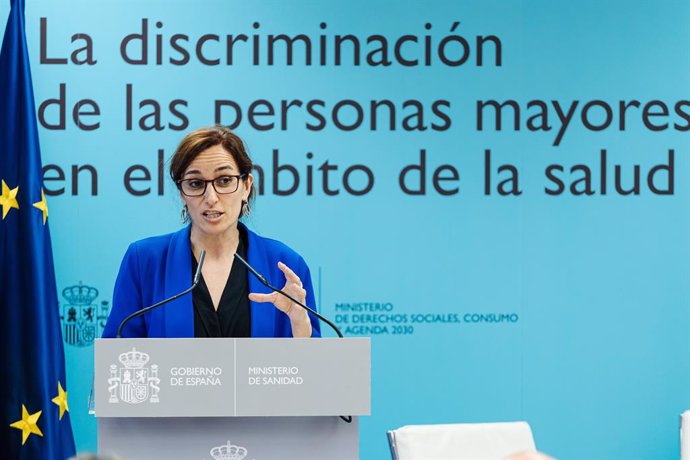 La ministra de Sanidad, Mónica García, abre el acto de inauguración ‘La discriminación de las personas mayores en el ámbito de la salud’, en la sede del Ministerio, a 19 de junio de 2024, en Madrid (España). El encuentro cuenta con dos mesas de debate, un