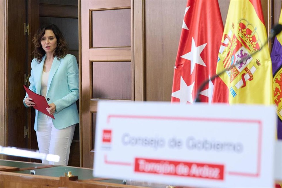 La presidenta de la Comunidad de Madrid, Isabel Díaz Ayuso, ofrece una rueda de prensa tras la reunión del Consejo de Gobierno, en el Ayuntamiento de Torrejón de Ardoz, a 12 de junio de 2024, en Torrejón de Ardoz, Madrid (España). La reunión del Consejo
