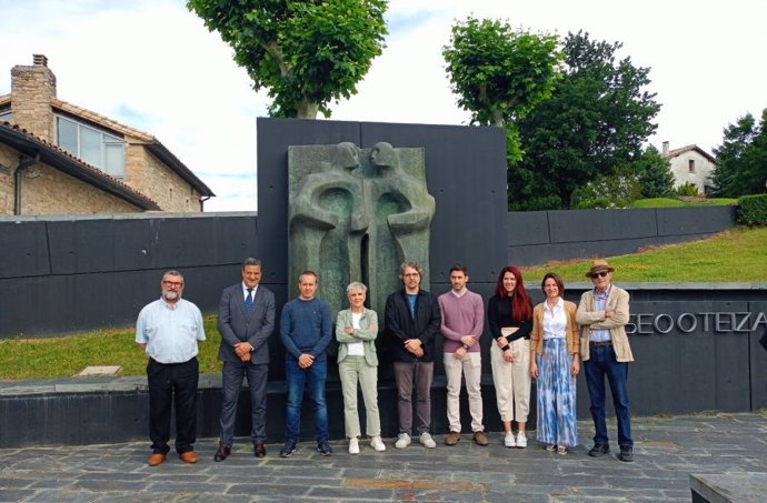 Visita de los parlamentarios al Museo Jorge Oteiza.