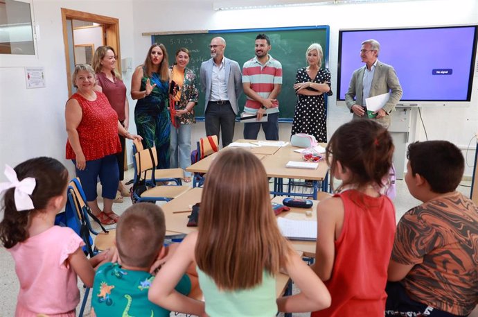 Archivo - La Consejera de Desarrollo Educativo y Formación Profesional, Patricia del Pozo, en una visita Al colegio Blas Infante de Alcalá de Guadaíra, en Sevilla.