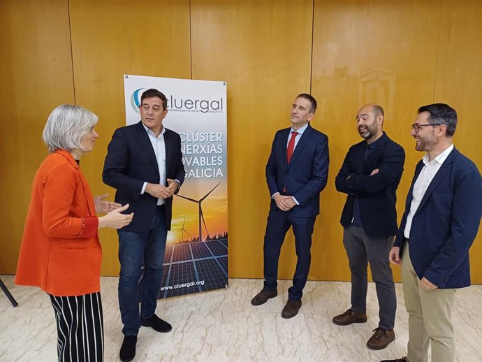 El secretario xeral del PSdeG, José Ramón Gómez Besteiro, se reúne en Santiago con el Clúster das Enerxías Renovables de Galicia