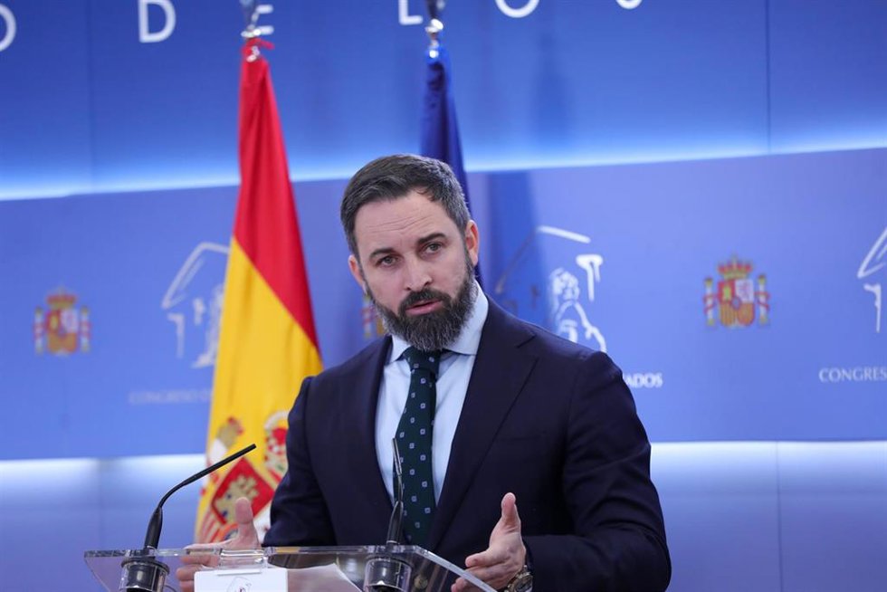 Archivo - El presidente de VOX, Santiago Abascal en rueda de prensa tras presentar en el Congreso una nueva iniciativa parlamentaria de su Grupo, de modificación de la Ley de Partidos Políticos 6/2002, para que se debata en Pleno, en Madrid (España), a