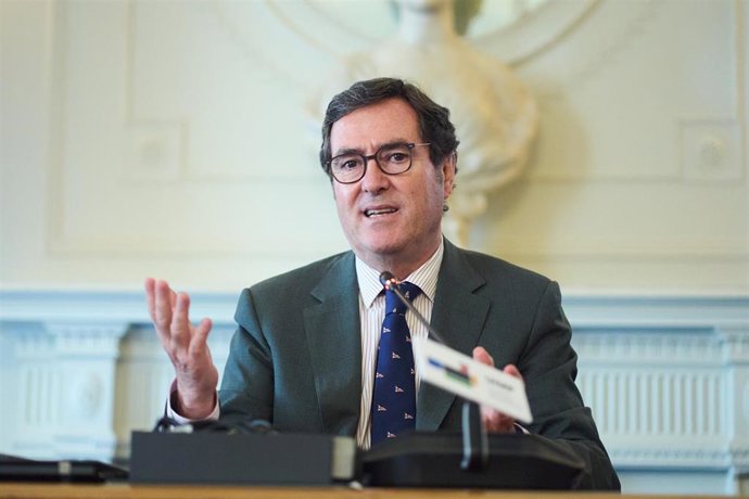 El presidente de la CEOE, Antonio Garamendi, interviene durante los Cursos de Verano de 2024 de la UIMP, en el Palacio de la Magdalena, a 18 de junio de 2024, en Santander, Cantabria (España).