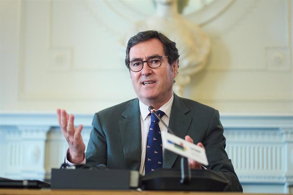 El presidente de la CEOE, Antonio Garamendi, interviene durante los Cursos de Verano de 2024 de la UIMP, en el Palacio de la Magdalena, a 18 de junio de 2024, en Santander, Cantabria (España).
