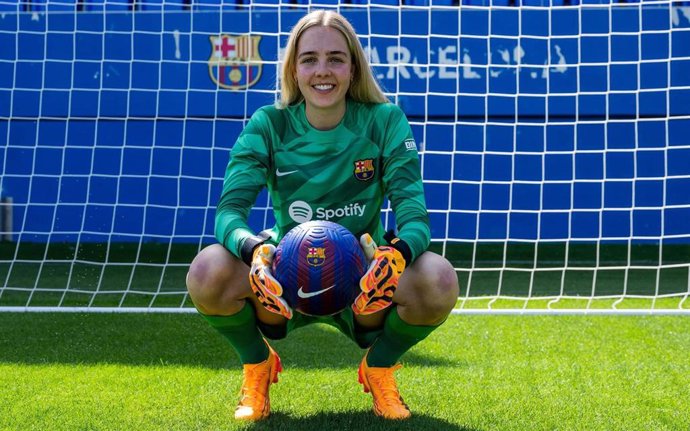 La portera inglesa Ellie Roebuck ficha por el Barça Femení hasta 2026