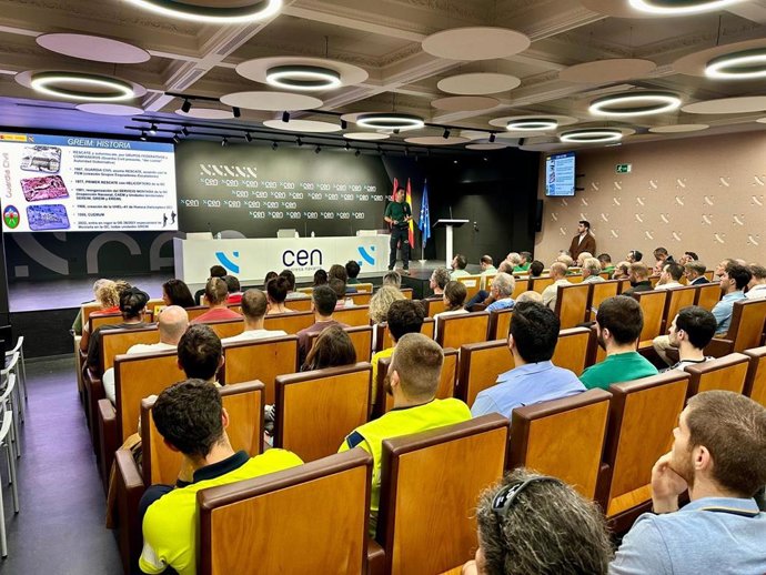 El GREIM de la Guardia Civil celebra con una jornada sus 25 años de trayectoria en Pamplona.