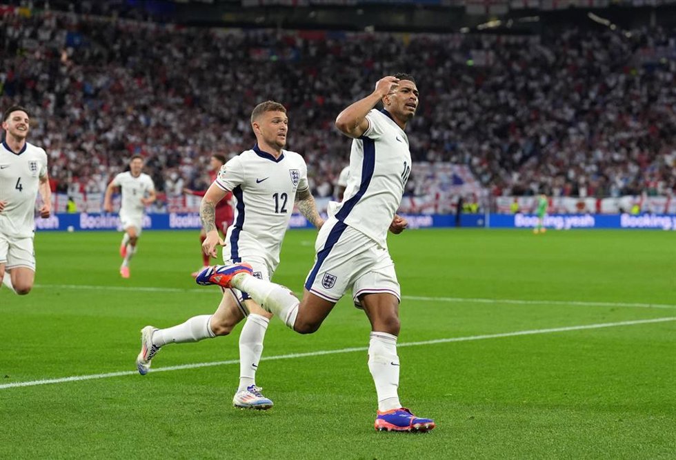 El futbolista inglés Jude Bellingham celebra un gol ante Serbio en la fase de grupos de la Eurocopa 2024. 