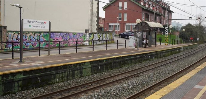 Archivo - La estación de tren de Boo de Piélagos, donde ocurrieron los hechos, a 4 de febrero de 2024, en Boo de Piélagos, Cantabria (España).  