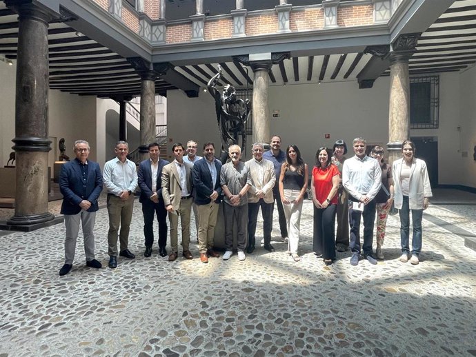 Los asistentes han podido ver diez esculturas creadas por alumnos de Formación Profesional del Centro San Valero en Soldadura y Calderería y Construcciones Metálicas.