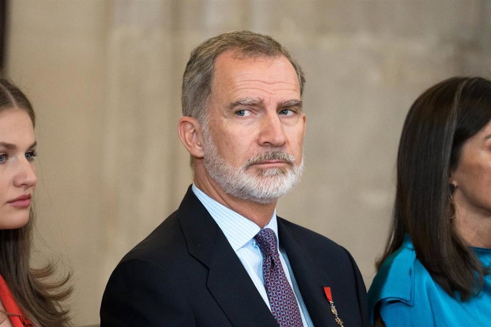 El Rey Felipe VI durante la imposición de condecoraciones con ocasión del X aniversario de la Proclamación de Su Majestad el Rey, en el Palacio Real, a 19 de junio de 2024, en Madrid (España). El Rey Felipe VI conmemora sus diez años en el trono con un 