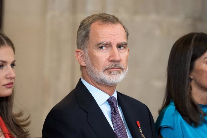 El Rey Felipe VI durante la imposición de condecoraciones con ocasión del X aniversario de la Proclamación de Su Majestad el Rey, en el Palacio Real, a 19 de junio de 2024, en Madrid (España). El Rey Felipe VI conmemora sus diez años en el trono con un ac