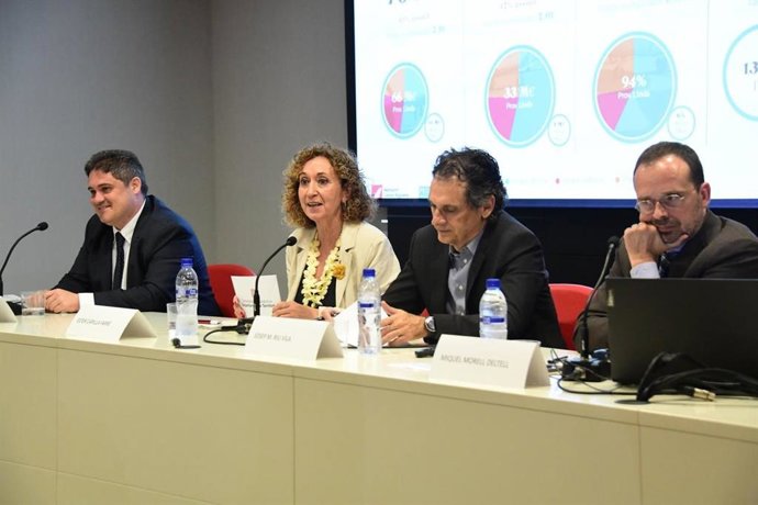 La consellera de Territorio, Ester Capella, durante el acto de presentación del estudio sobre el impacto económico del Aeropuerto de Lleida-Alguaire
