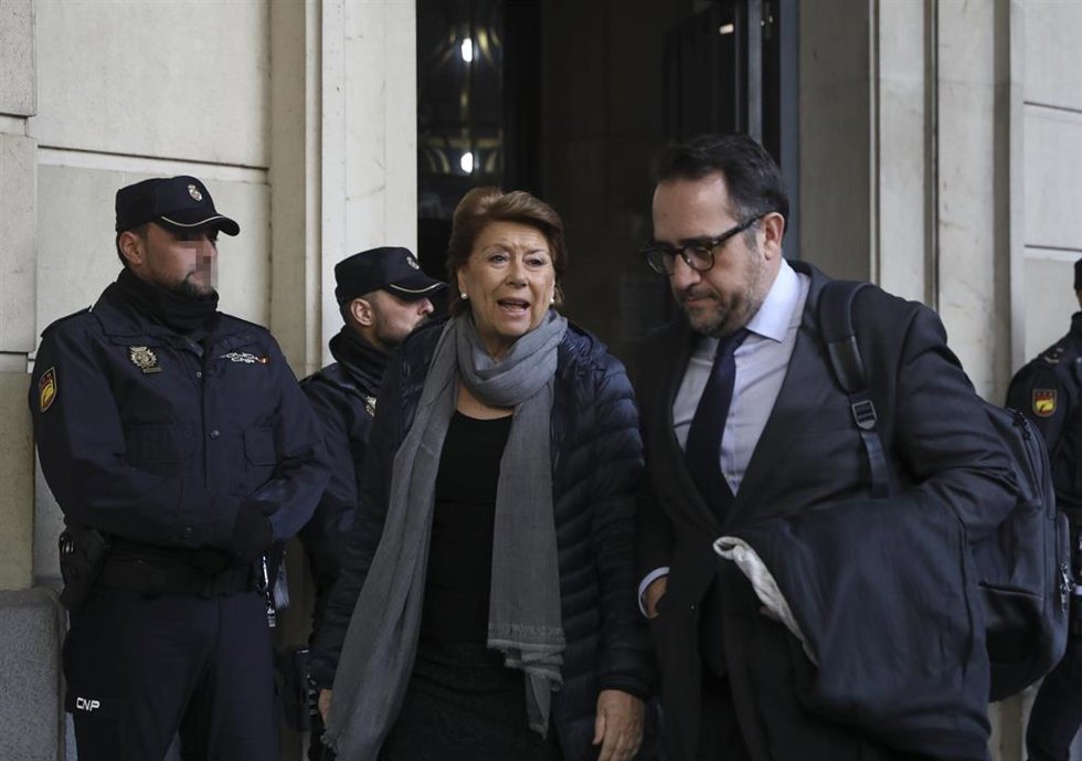 Archivo - La ex Consejera de Economía y Hacienda de la Junta de Andalucía, Magdalena Álvarez., a la salida del juicio del caso ERE en la Audiciencia Provincial a 19 de noviembre del 2019. (Foto de archivo).