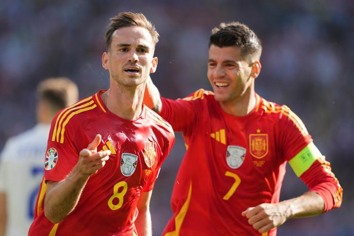 15 June 2024, Berlin: Spain's Fabian Ruiz (L) celebrates scoring his side's second goal with teammate Alvaro Morata during the UEFA Euro 2024 group B soccer match between Spain and Croatia at the Olympiastadion. Photo: Sren Stache/dpa