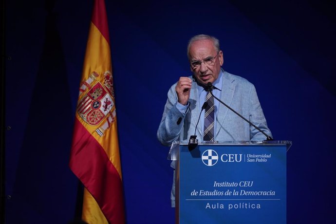El ex vicepresidente del Gobierno Alfonso Guerra durante su discurso en los Premios al Mérito por España de la Universidad San Pablo CEU