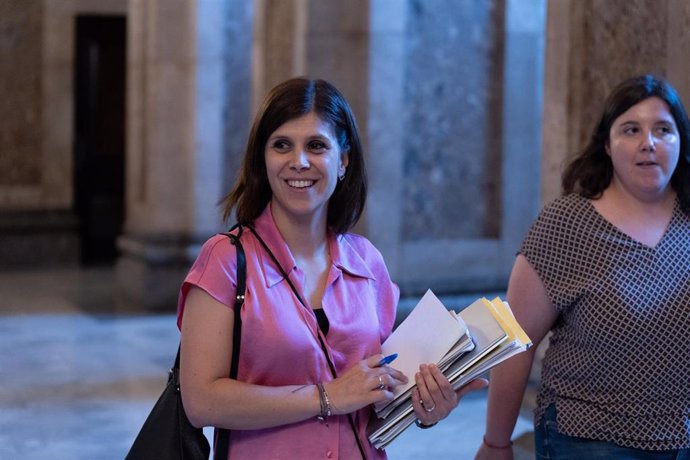 La diputada y secretaria general adjunta de Esquerra Republicana, Marta Vilalta (i), a su llegada a una reunión con el PSC en el Parlament de Catalunya, a 18 de junio de 2024, en Barcelona, Catalunya