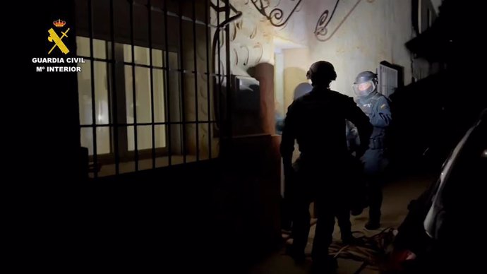 La Guardia Civil detiene a un grupo criminal por la comisión de delitos de robos en domicilios.