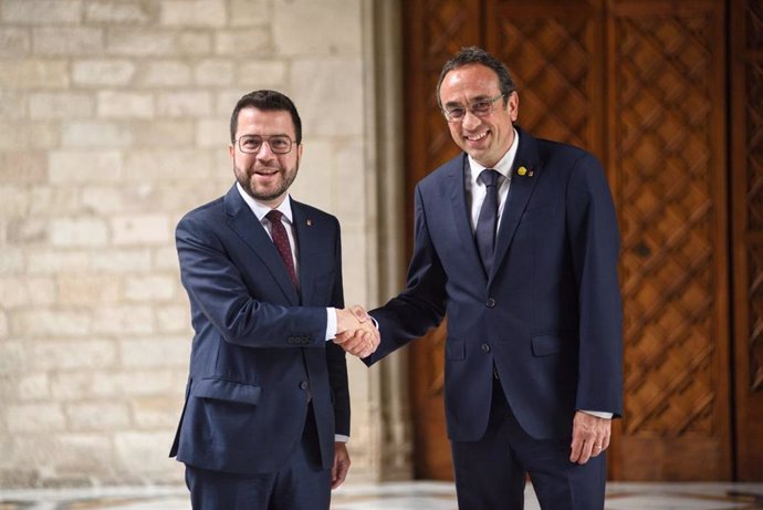 El presidente de la Generalitat, Pere Aragonès, con el presidente del Parlament, Josep Rull