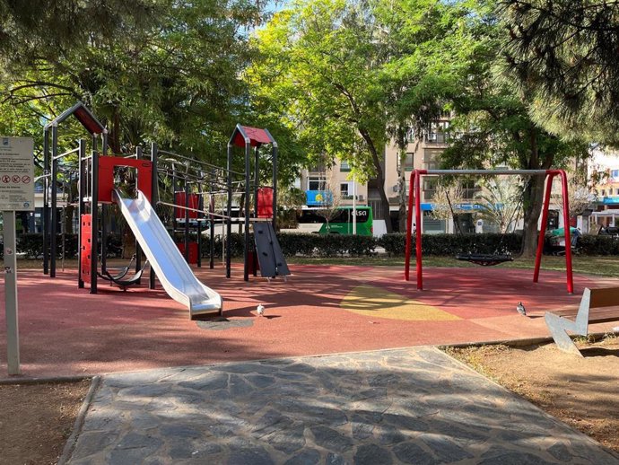 Parque infantil de juegos en Málaga capital, imagen de archivo. 