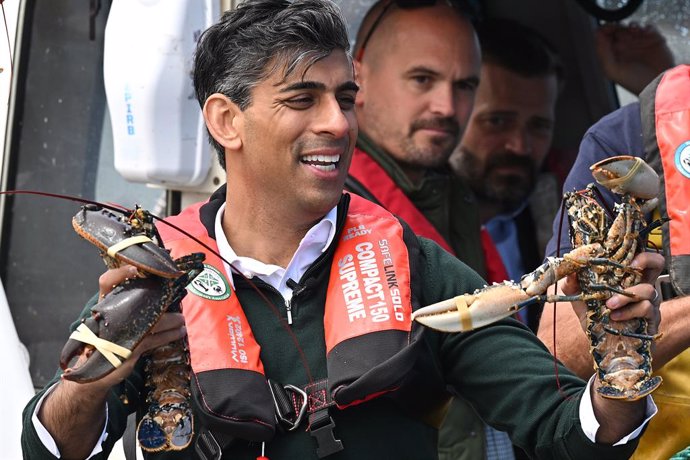 18 June 2024, United Kingdom, North Devon: UK Prime Minister Rishi Sunak rides on a boat in the harbour at Clovelly, as he collects lobster pots, during a visit to North Devon, while on the General Election campaign trail. Photo: Leon Neal/PA Wire/dpa