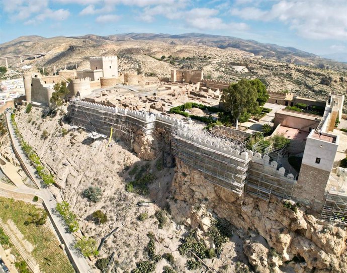 Obras de restauración de la muralla sur de la Alcazaba de Almería.