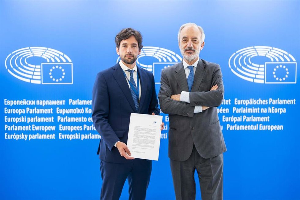 Los eurodiputados del PP Francisco Millán Mon y Adrián Vázquez.